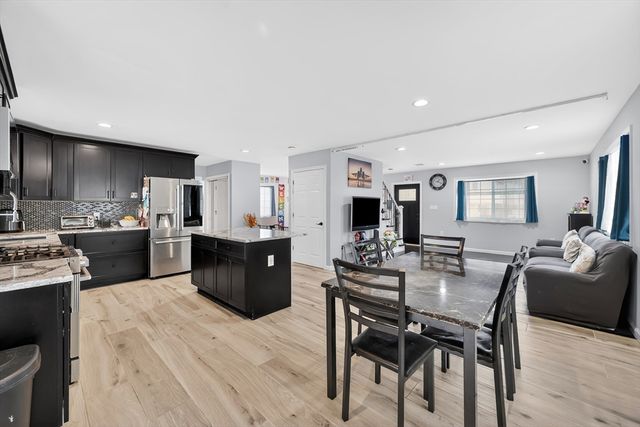 42 Ringgold St, Springfield, MA 01104