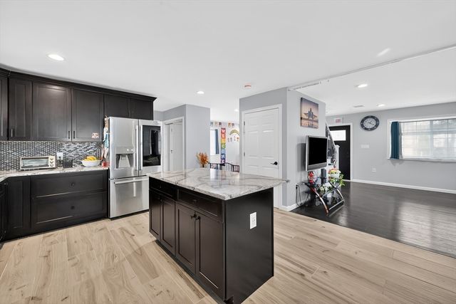 42 Ringgold St, Springfield, MA 01104