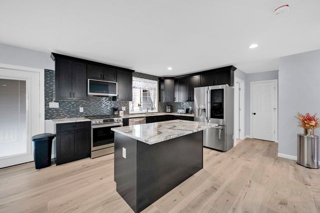 42 Ringgold St, Springfield, MA 01104