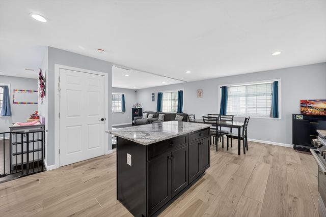 42 Ringgold St, Springfield, MA 01104