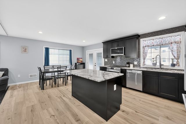 42 Ringgold St, Springfield, MA 01104