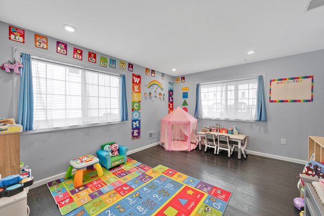 42 Ringgold St, Springfield, MA 01104