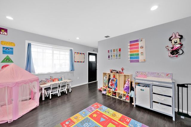 42 Ringgold St, Springfield, MA 01104