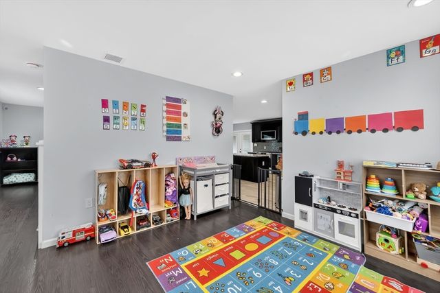 42 Ringgold St, Springfield, MA 01104