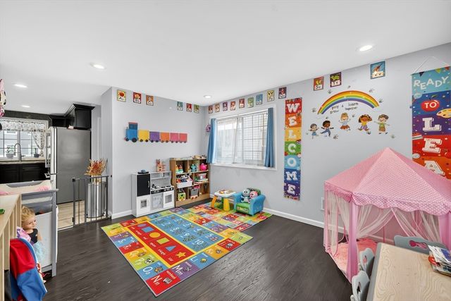 42 Ringgold St, Springfield, MA 01104