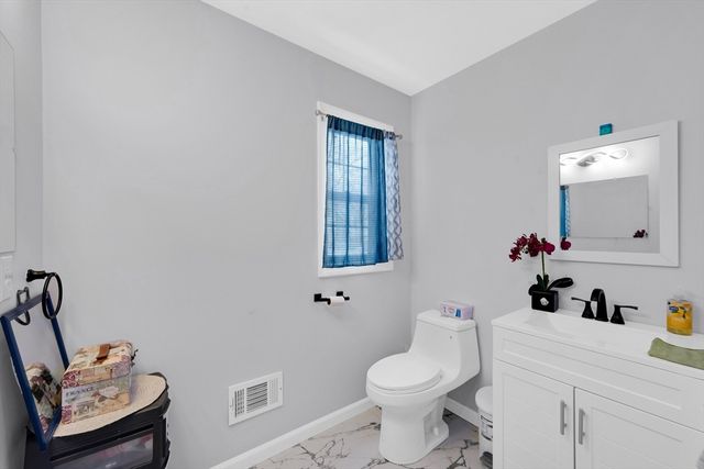 42 Ringgold St, Springfield, MA 01104