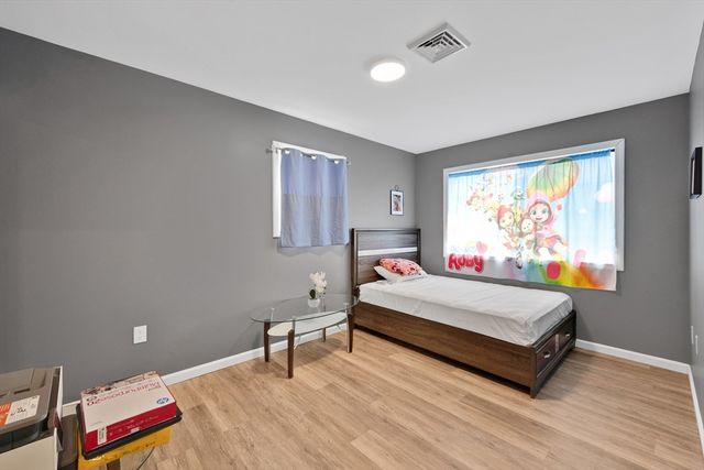 42 Ringgold St, Springfield, MA 01104