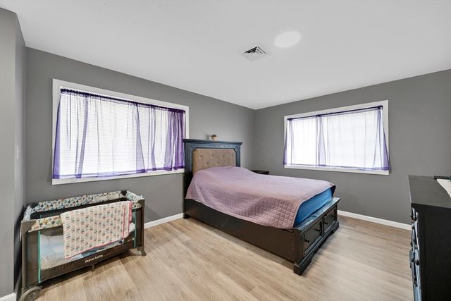 42 Ringgold St, Springfield, MA 01104