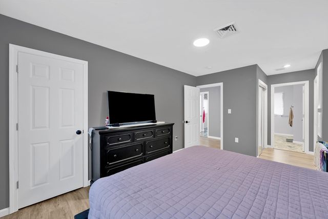 42 Ringgold St, Springfield, MA 01104