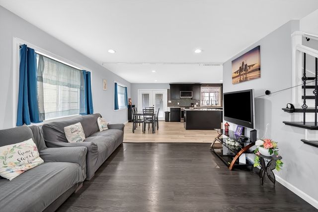 42 Ringgold St, Springfield, MA 01104