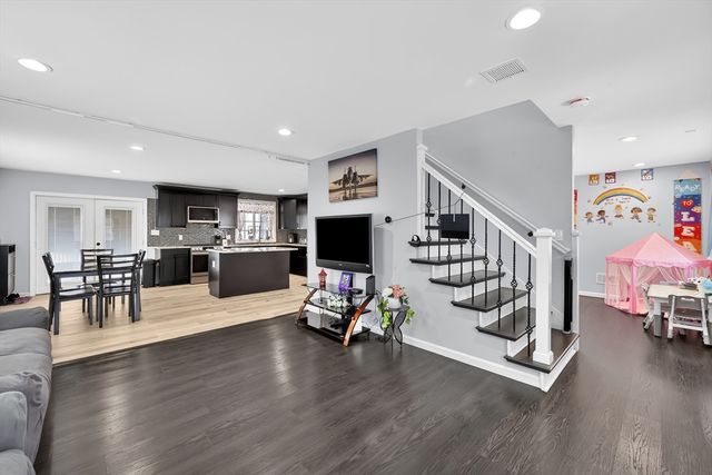 42 Ringgold St, Springfield, MA 01104