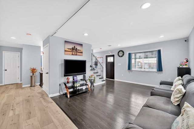 42 Ringgold St, Springfield, MA 01104