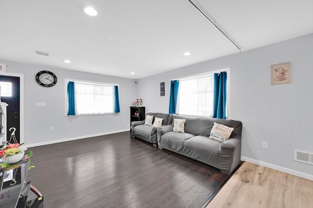 42 Ringgold St, Springfield, MA 01104