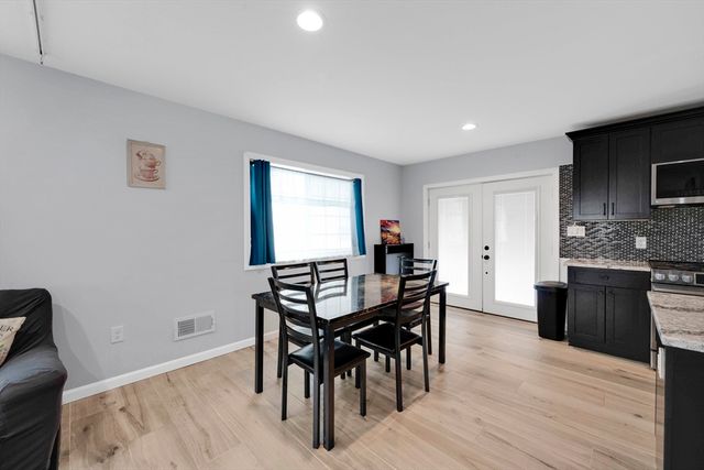 42 Ringgold St, Springfield, MA 01104