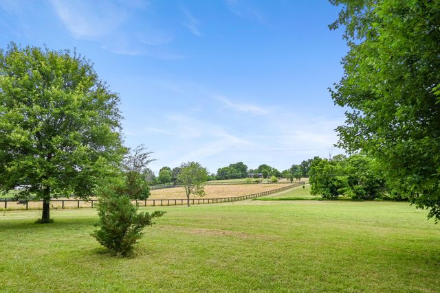 1205 Crenshaw Lane, Nicholasville, KY 40356