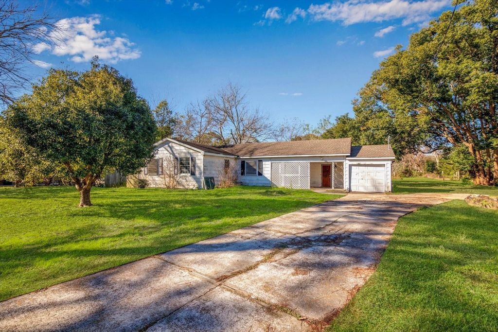 2320 Westward Avenue, La Marque, TX 77568