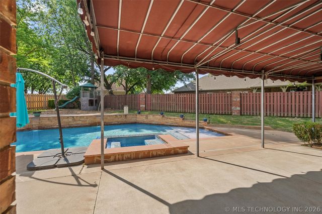 2508 Kingston Drive, Bartlesville, OK 74006