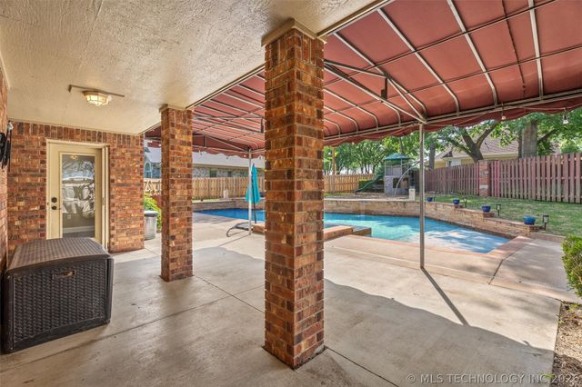 2508 Kingston Drive, Bartlesville, OK 74006