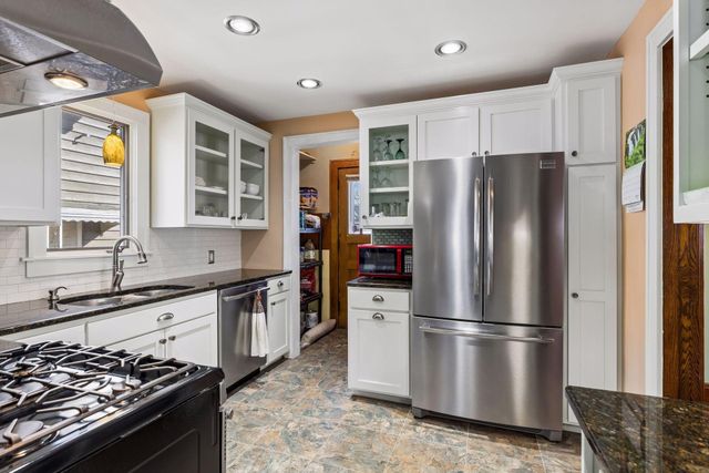 782 Rose Avenue E, Saint Paul, MN 55106