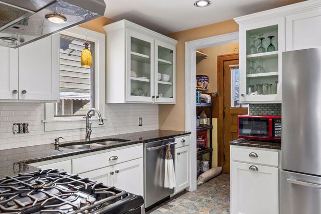 782 Rose Avenue E, Saint Paul, MN 55106