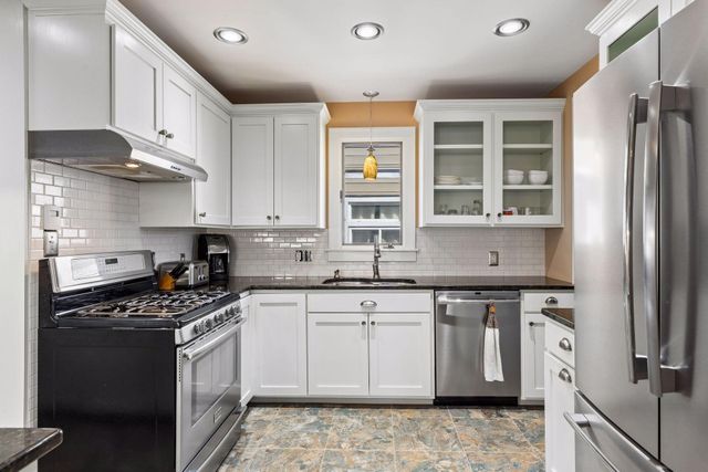 782 Rose Avenue E, Saint Paul, MN 55106