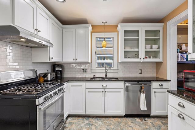 782 Rose Avenue E, Saint Paul, MN 55106