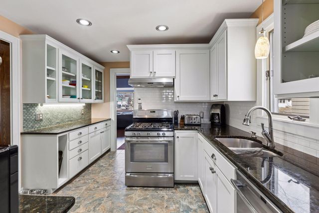 782 Rose Avenue E, Saint Paul, MN 55106