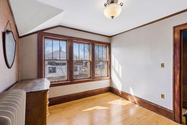 782 Rose Avenue E, Saint Paul, MN 55106