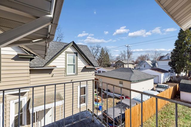 782 Rose Avenue E, Saint Paul, MN 55106