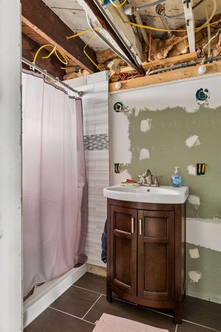 782 Rose Avenue E, Saint Paul, MN 55106