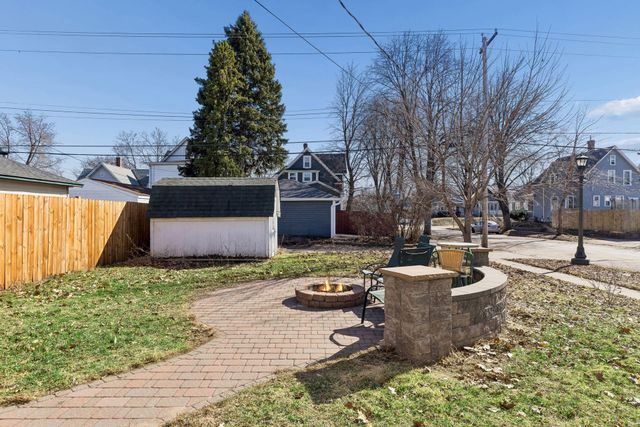 782 Rose Avenue E, Saint Paul, MN 55106