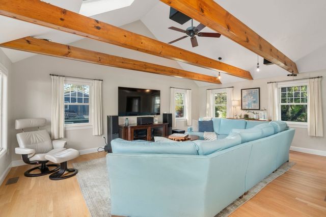 5 Juniper Lane, Medfield, MA 02052
