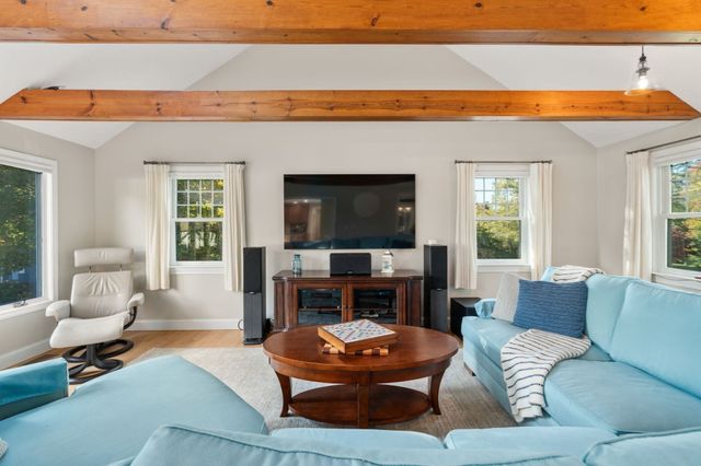 5 Juniper Lane, Medfield, MA 02052