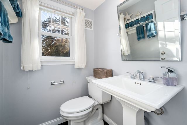 5 Juniper Lane, Medfield, MA 02052
