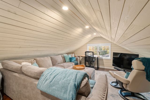5 Juniper Lane, Medfield, MA 02052