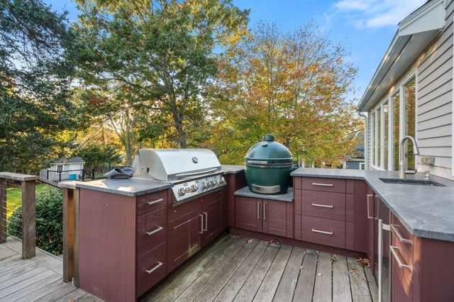 5 Juniper Lane, Medfield, MA 02052