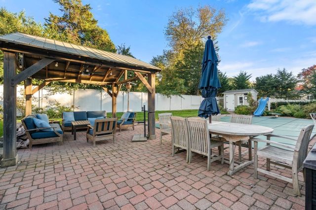 5 Juniper Lane, Medfield, MA 02052