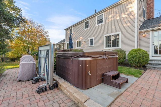 5 Juniper Lane, Medfield, MA 02052