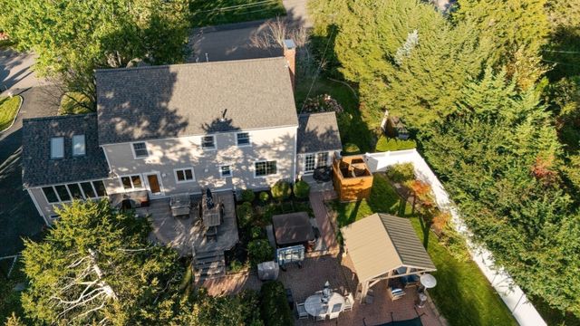 5 Juniper Lane, Medfield, MA 02052