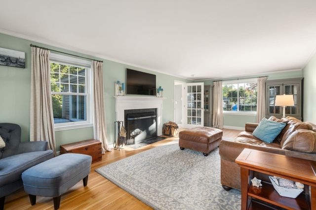 5 Juniper Lane, Medfield, MA 02052