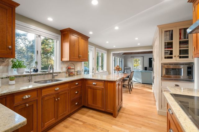 5 Juniper Lane, Medfield, MA 02052