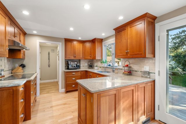 5 Juniper Lane, Medfield, MA 02052