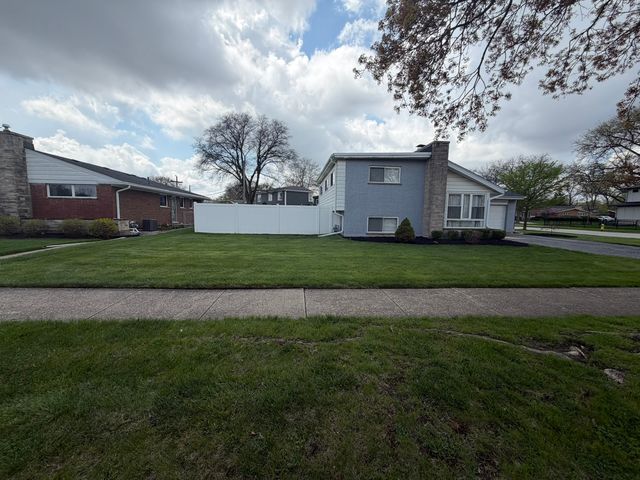 340 E Huntington Lane, Elmhurst, IL 60126