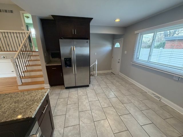 340 E Huntington Lane, Elmhurst, IL 60126