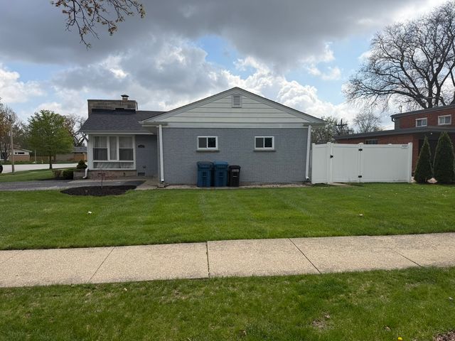 340 E Huntington Lane, Elmhurst, IL 60126