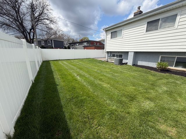 340 E Huntington Lane, Elmhurst, IL 60126