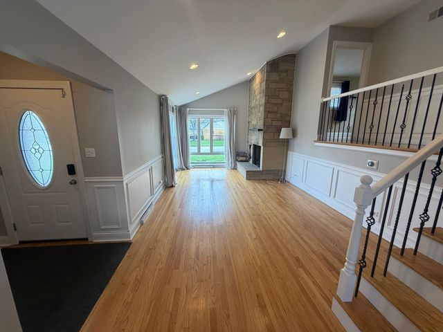 340 E Huntington Lane, Elmhurst, IL 60126