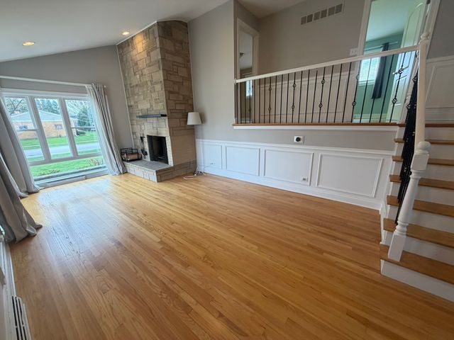 340 E Huntington Lane, Elmhurst, IL 60126