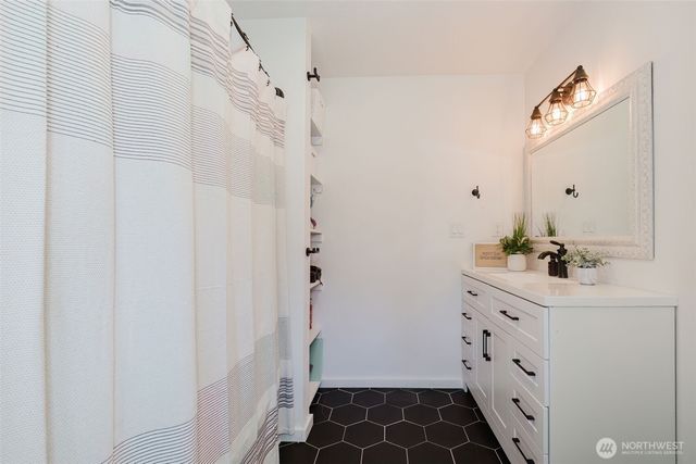 3018 NE Rozewood Drive NE, Bremerton, WA 98310
