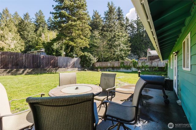 3018 NE Rozewood Drive NE, Bremerton, WA 98310